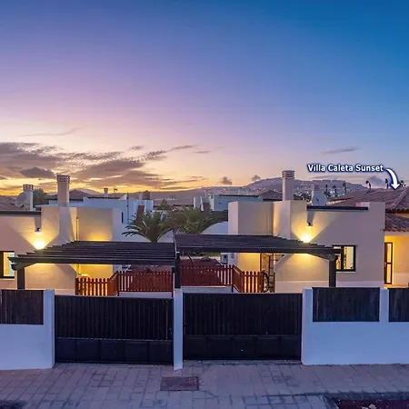 Caleta Sunset By Villa *